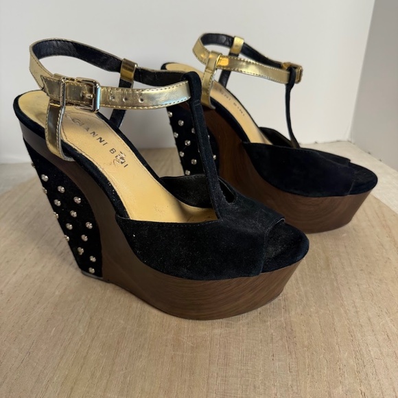 Gianni Bini Shoes - Gianni Bini Womens Black Suede Wedge Platform Heels Gold Strap Size 7.5